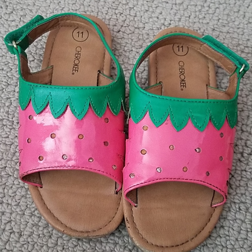 Little girl's sandals